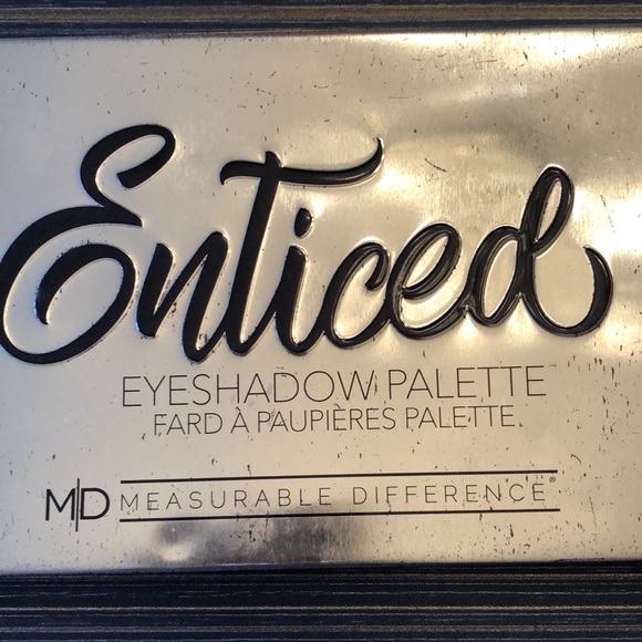Enticed M/D Measurable Difference Eyeshadow Palette. - Picture 2 of 8